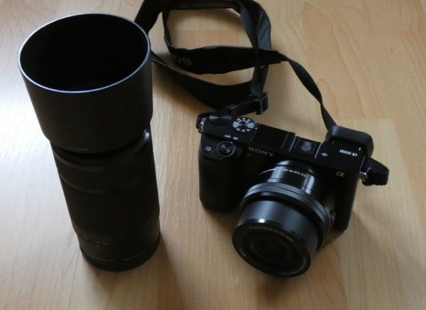 Sony Alpha 6000 und Sony SEL-55210 Tele-Zoom-Objektiv