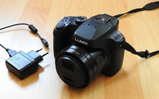Panasonic Lumix DC-FZ82 Bridgekamera mit Ladegerät