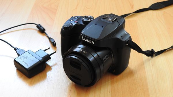 Panasonic Lumix DC-FZ82 Bridgekamera mit Ladegerät