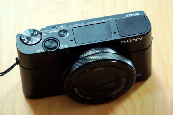 Klein und handlich, die Sony RX100 III