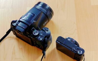 Größenvergleich Kompaktkamera und Bridgekamera