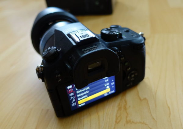 FZ1000 hinteres Display eingeschaltet