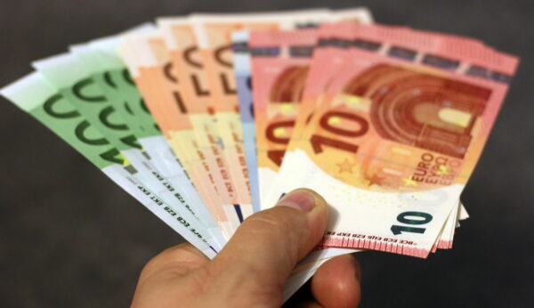 Geld bezahlen für eine gute Spiegelreflexkamera? Wie viel kostet eine gute Spiegelreflexkamera für Einsteiger?