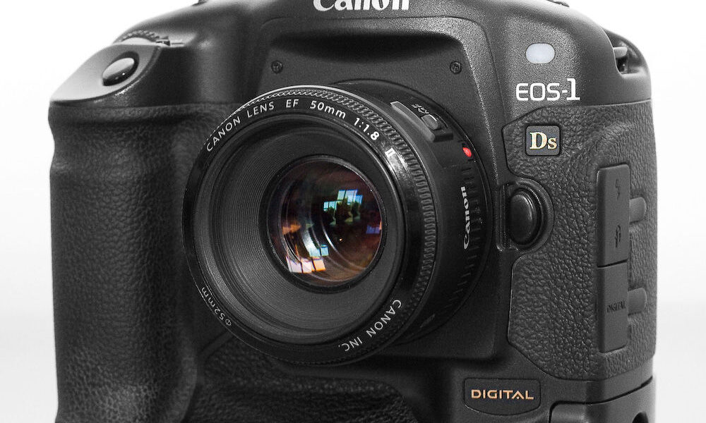 Vollformat-DSLR Canon EOS 1DsmitEF-50mm
