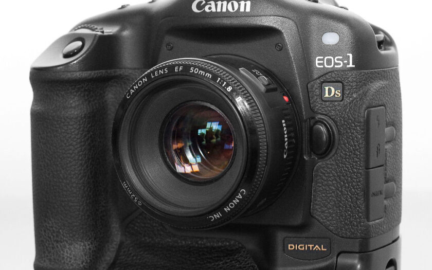Vollformat-DSLR Canon EOS 1DsmitEF-50mm