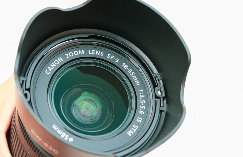 Gegenlichtblende auf Canon-Objektiv