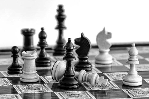 Schachbrett in Schwarz-Weiß Fotografie