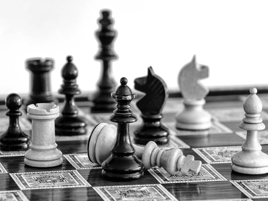 Schachbrett in Schwarz-Weiß Fotografie