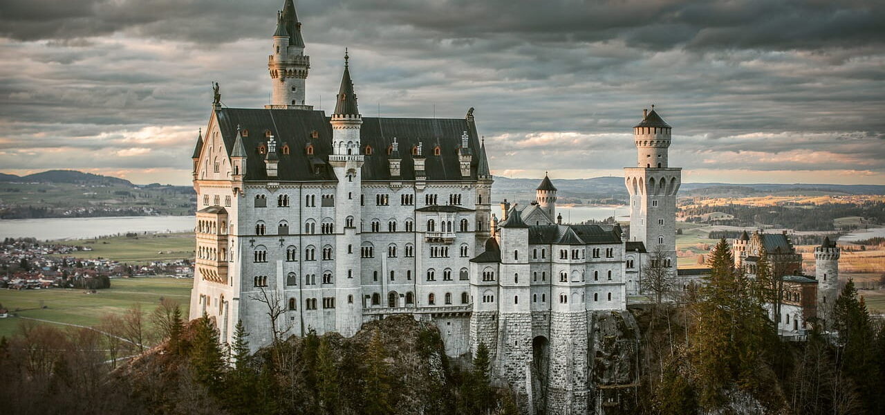 Sehenswürdigkeiten fotografieren: Schloss Neuschwanstein im Abendlicht