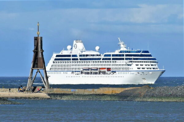 Kreuzfahrtschiff vor Cuxhaven an der Kugelbake Shipspotting Kreuzfahrtschiff vor Cuxhaven an der Kugelbake