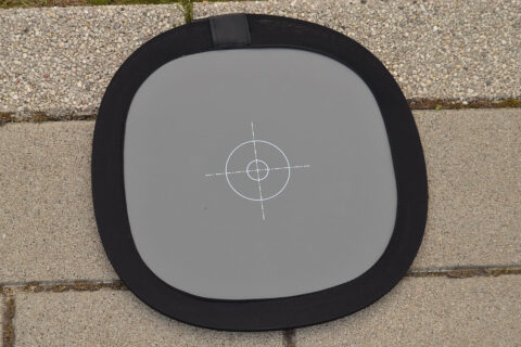 Faltbare Graukarte zur exakten Belichtung und für korrekte Farben beim Fotografieren