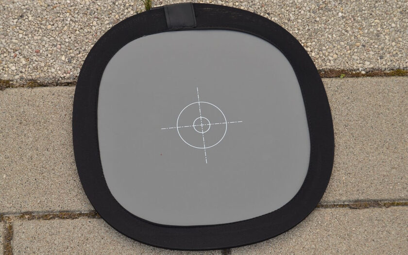 Faltbare Graukarte zur exakten Belichtung und für korrekte Farben beim Fotografieren