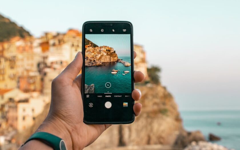 Smartphone gegen Kamera