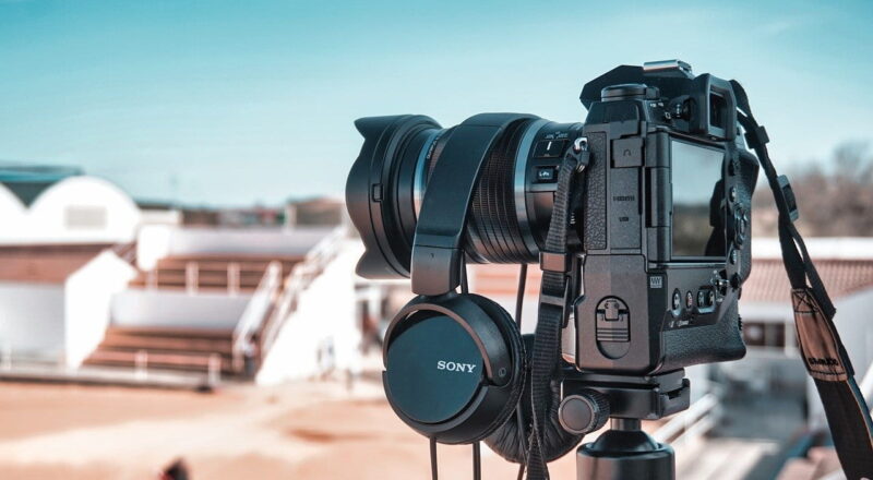 Batteriegriffe: Ein absolutes Muss für Hobby-Fotografen oder nur unnötiger Ballast? 13 Sony Kamera mit Batteriegriff