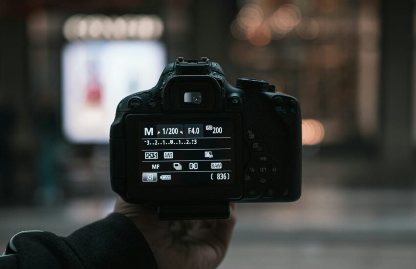 Digitalkamera zeigt Einstellungen zur Belichtungszeit im manuellen Modus