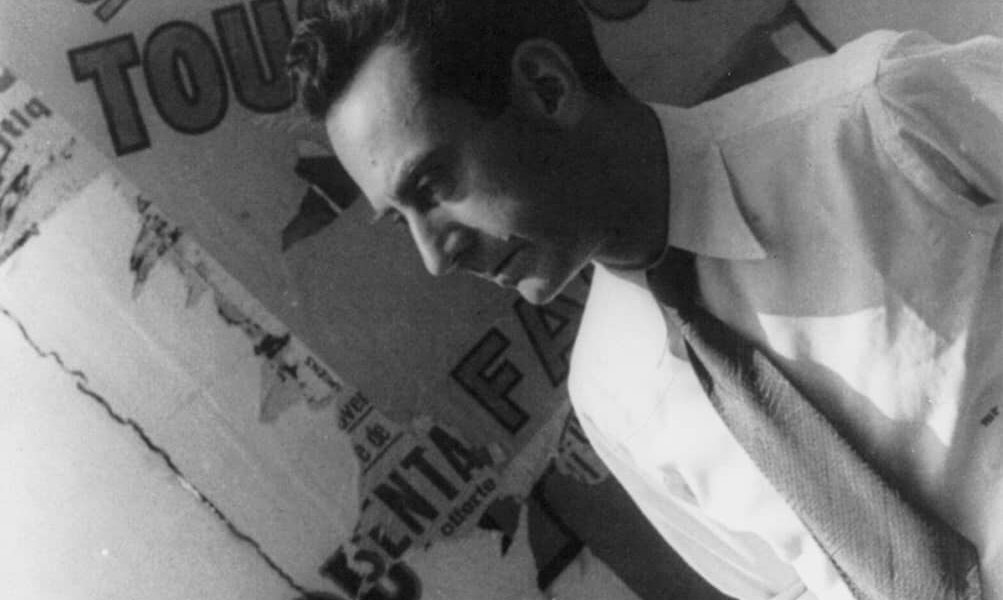 Man Ray in Paris im Jahr 1934 – frühes Porträt des surrealistischen Fotografen und Künstlers